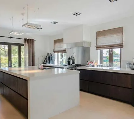 Sleeps 14 Pool Air Con Wifi *