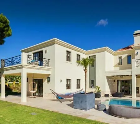 Sleeps 14 Pool Air Con Wifi *