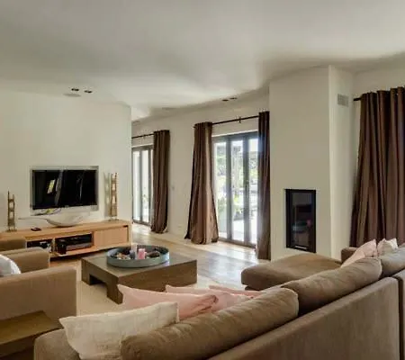 Sleeps 14 Pool Air Con Wifi *